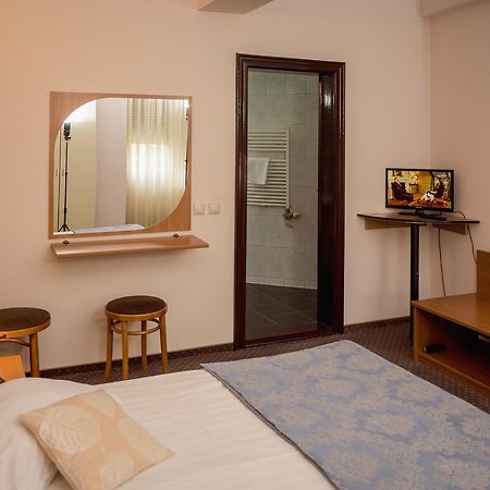 Hotel Reghina ทิมิชัวรา ภายนอก รูปภาพ