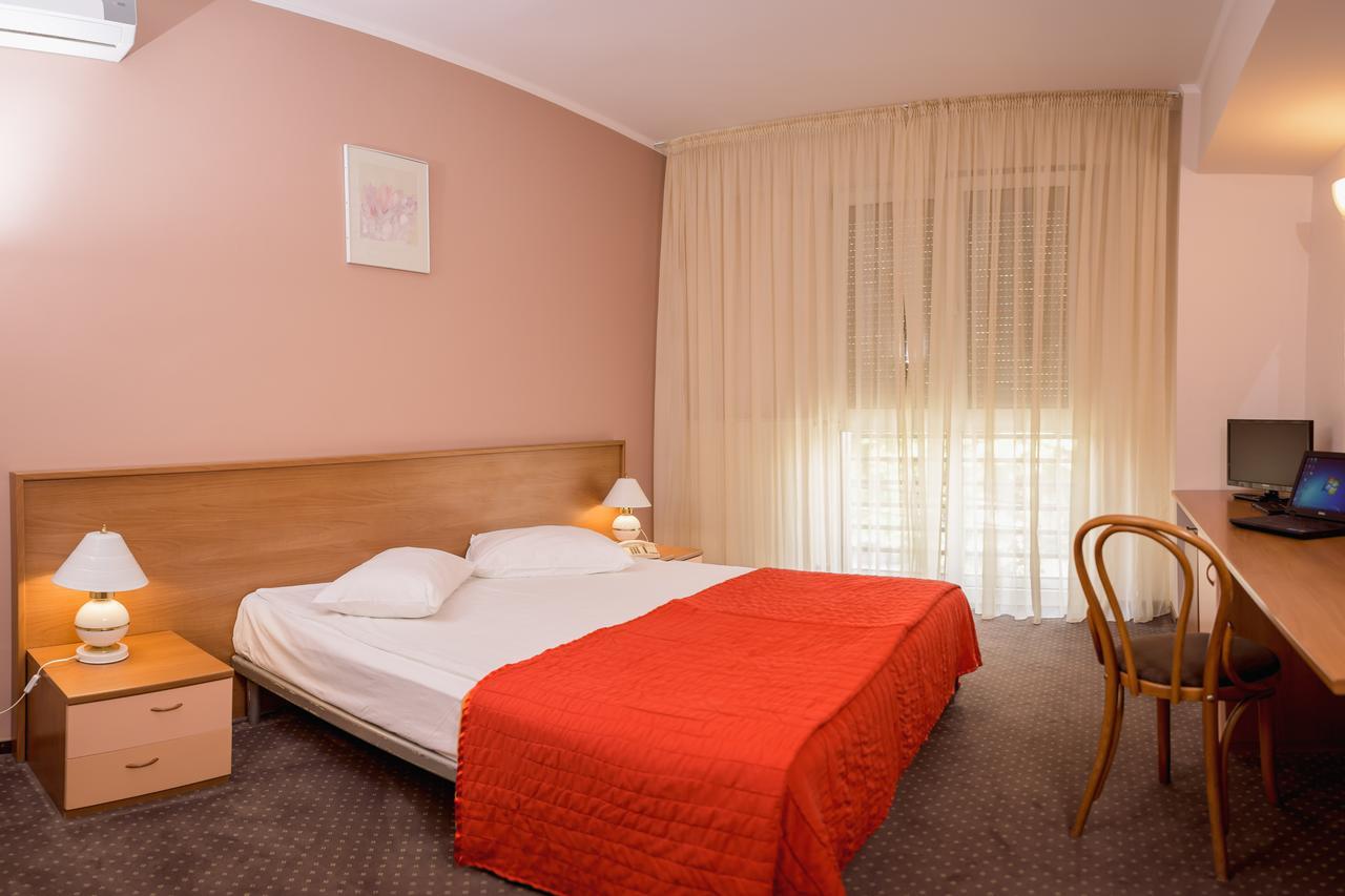 Hotel Reghina ทิมิชัวรา ภายนอก รูปภาพ