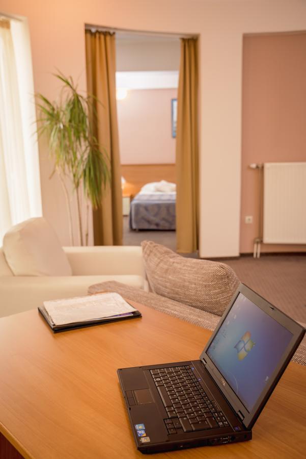 Hotel Reghina ทิมิชัวรา ภายนอก รูปภาพ