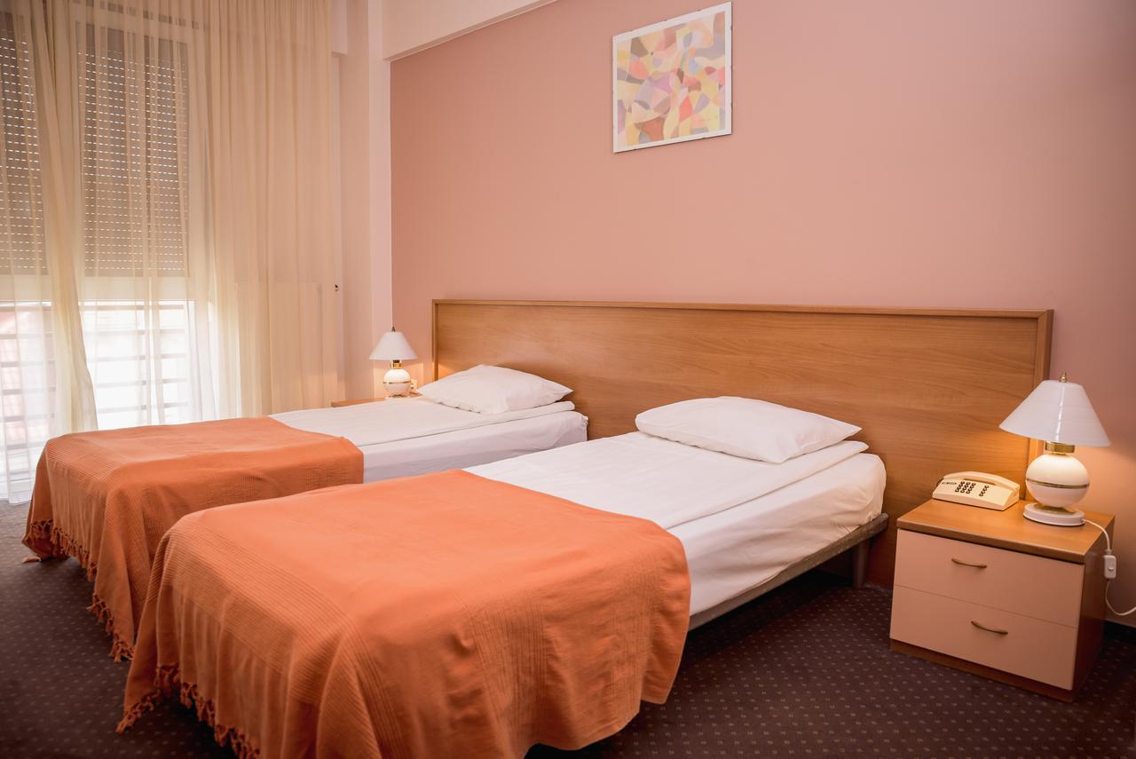 Hotel Reghina ทิมิชัวรา ภายนอก รูปภาพ