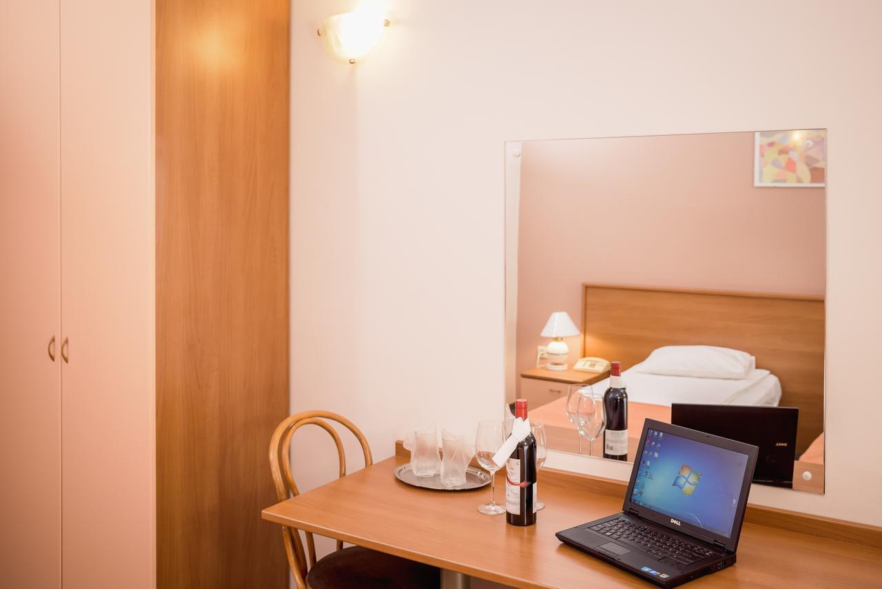 Hotel Reghina ทิมิชัวรา ภายนอก รูปภาพ