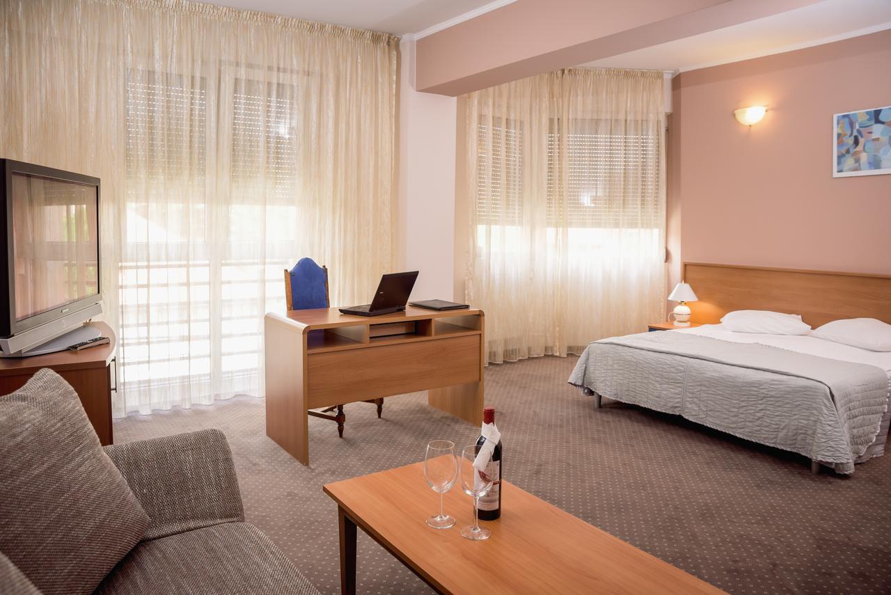 Hotel Reghina ทิมิชัวรา ภายนอก รูปภาพ