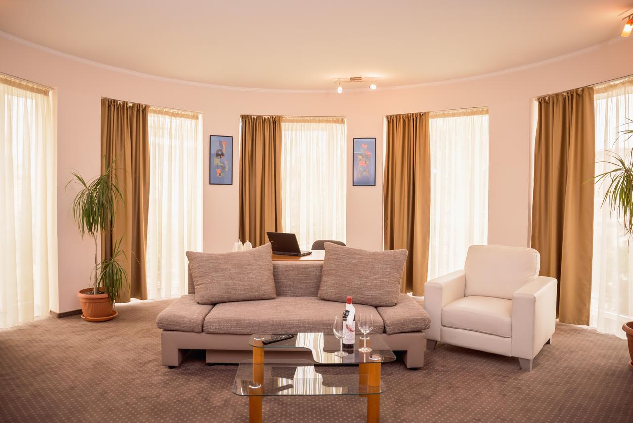 Hotel Reghina ทิมิชัวรา ภายนอก รูปภาพ