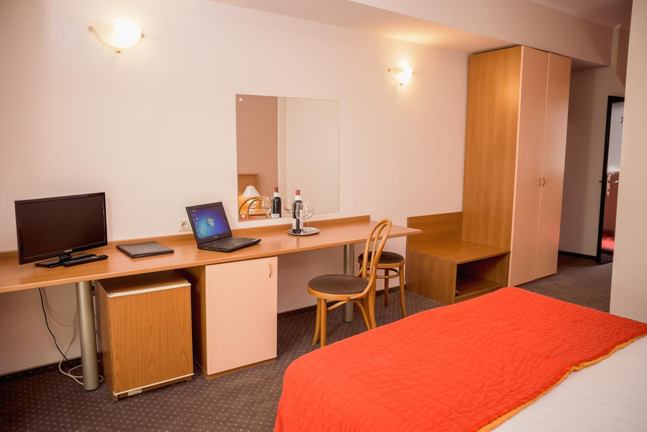 Hotel Reghina ทิมิชัวรา ภายนอก รูปภาพ