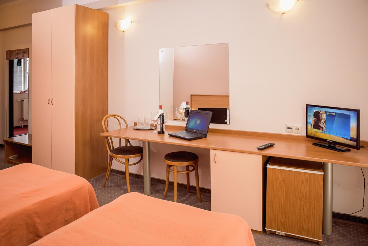 Hotel Reghina ทิมิชัวรา ภายนอก รูปภาพ